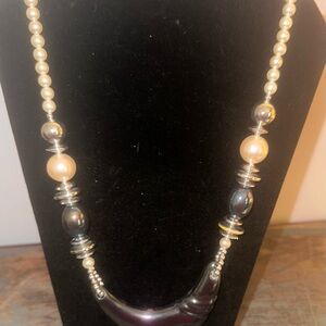 Elegant Black and Pearl Necklace